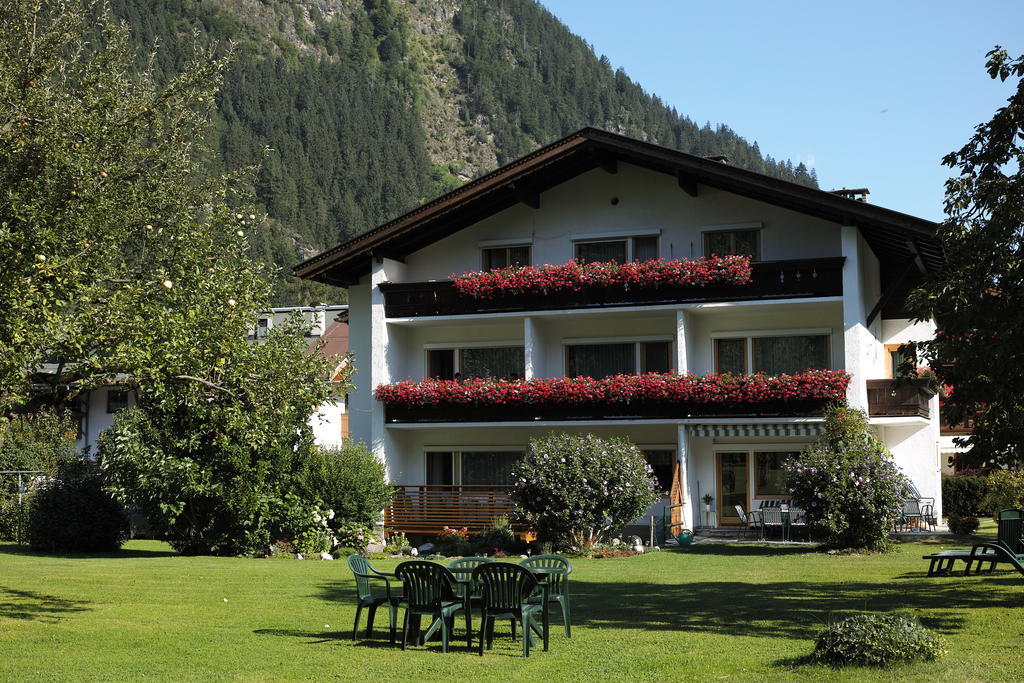 Bed and Breakfast Gästehaus Ahornblick Mayrhofen Exterior foto