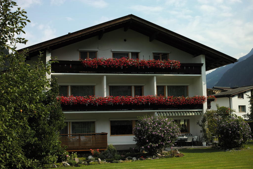 Bed and Breakfast Gästehaus Ahornblick Mayrhofen Exterior foto